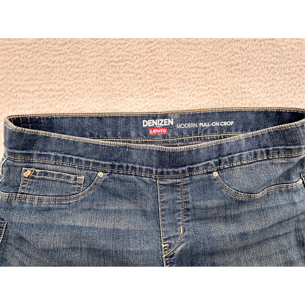 Denizen from Levis Modern Pull-On Crop Jeans Medium Wash Blue Size 18 - Picture 2 of 7